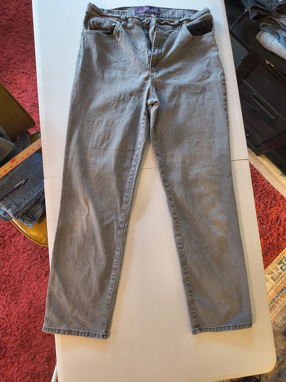 Women's Gloria Vanderbilt Gray Straight-Leg Jeans size 12 inseam 27.5"